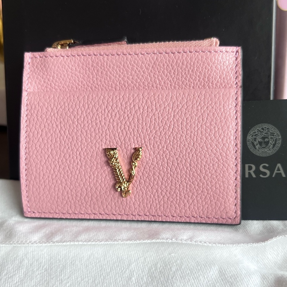 VERSACE Gold Metal Logo Virtus Calfskin Grain Pink Leather ID Card Coin Holder